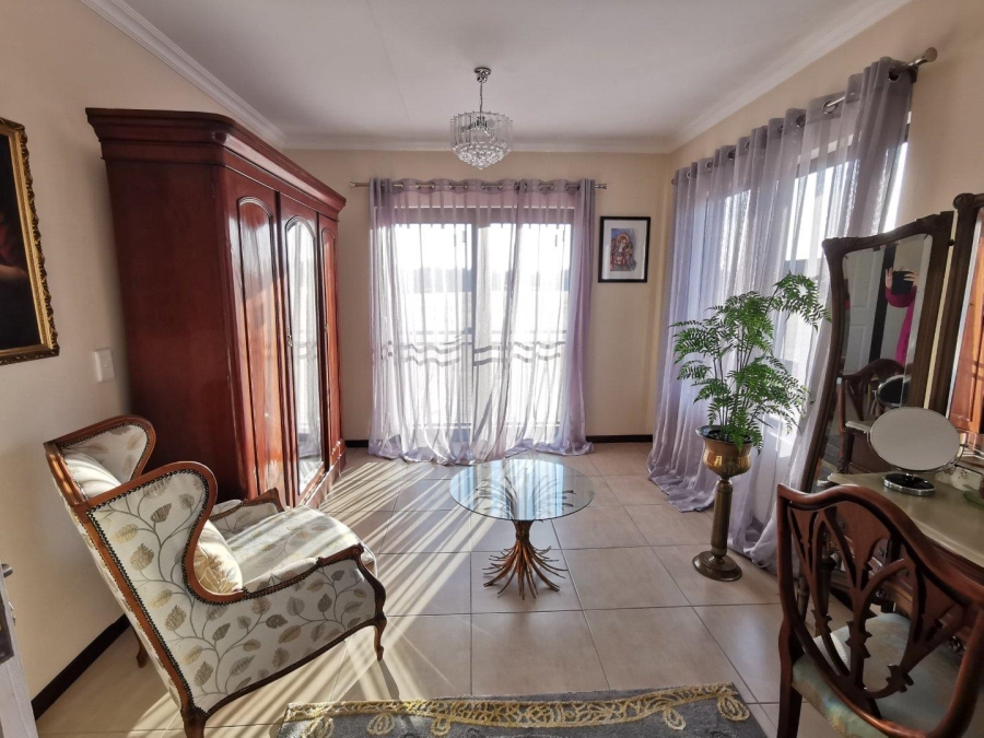 3 Bedroom Property for Sale in Van Der Hoff Park North West